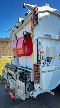 Tehtnica na stresalniku novega smetarskega vozila